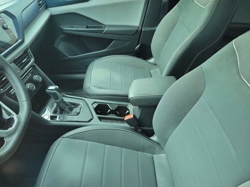 Certified 2023 Volkswagen Taos SE w/ Panoramic Sunroof Package image 5