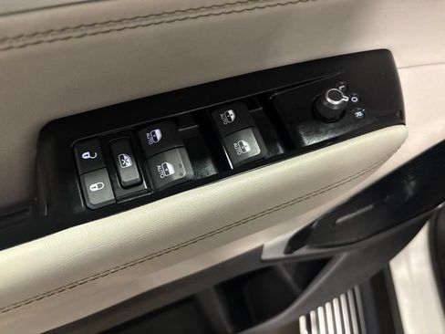 Used 2022 Jeep Wagoneer Series III w/ Premium Group I AWD/4WD image 12