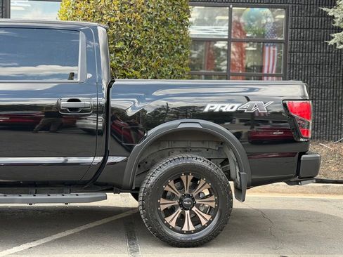 Used 2020 Nissan Titan PRO-4X w/ Pro-4x Convenience Package image 11