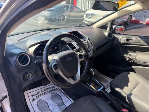 Used 2013 Ford Fiesta SE FWD image 10
