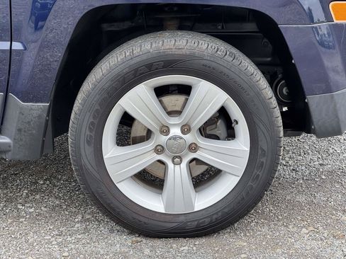 Used 2015 Jeep Patriot Latitude AWD/4WD image 7