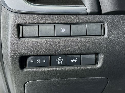 Used 2025 Nissan Rogue SV image 17