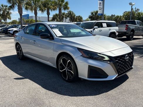 Used 2024 Nissan Altima 2.5 SR FWD image 9