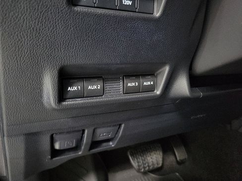Used 2025 Lexus GX 550 AWD/4WD image 13