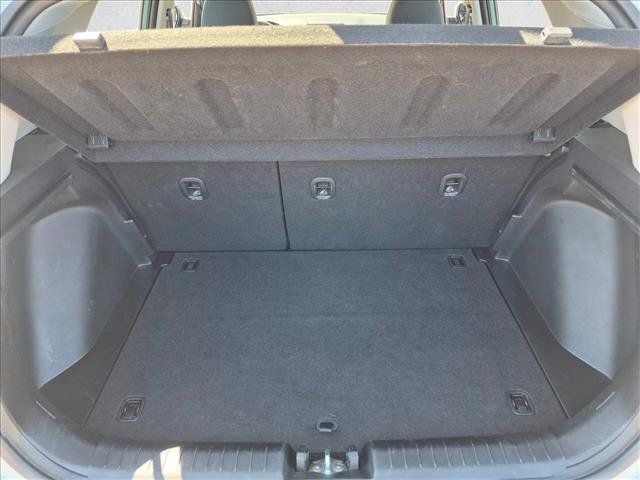 Used 2025 Hyundai Venue Limited FWD image 6