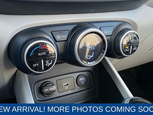 Used 2021 Hyundai Venue image 19