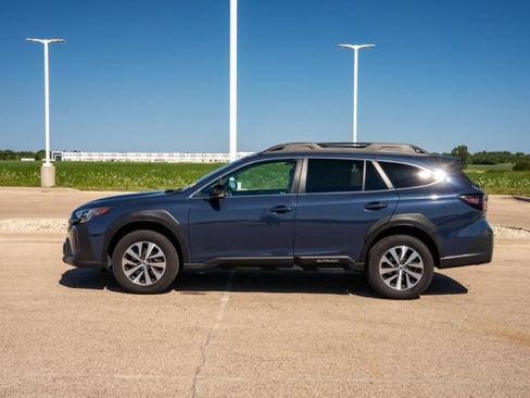 Used 2023 Subaru Outback Premium AWD/4WD image 4