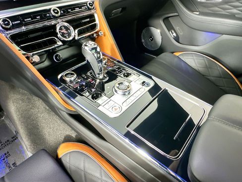 Certified 2024 Bentley Flying Spur W12 image 16