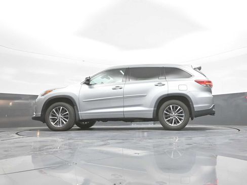 Used 2017 Toyota Highlander XLE AWD/4WD image 42