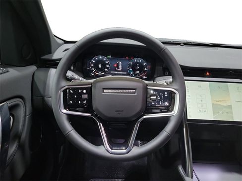 New 2025 Land Rover Discovery Sport Dynamic SE image 24