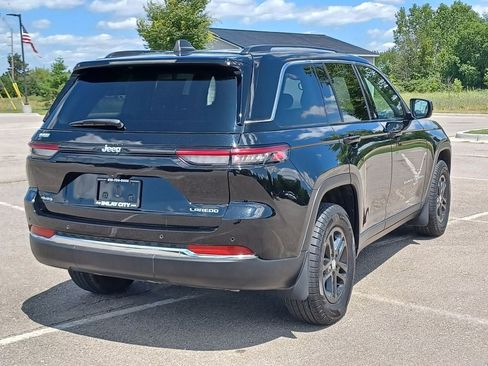 Used 2023 Jeep Grand Cherokee Laredo w/ Luxury Tech Group I AWD/4WD image 4
