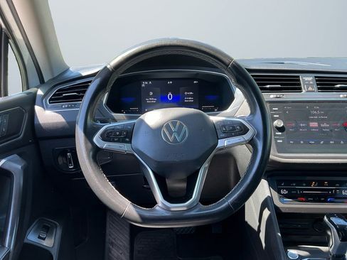 Used 2022 Volkswagen Tiguan SE w/ Panoramic Sunroof Package AWD/4WD image 13