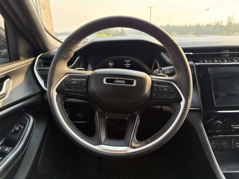 Used 2023 Jeep Grand Cherokee L Laredo AWD/4WD image 11