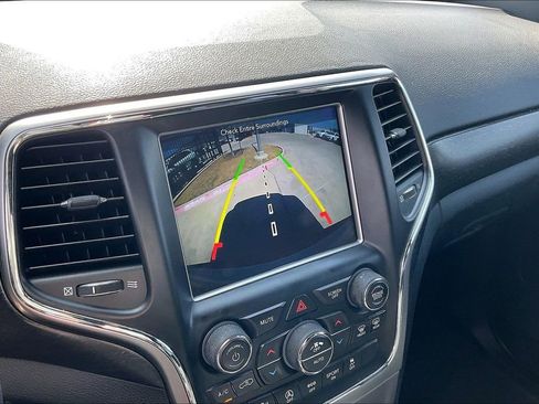 Used 2018 Jeep Grand Cherokee Altitude image 27