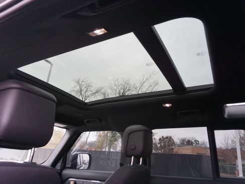 Used 2023 Land Rover Defender 110 X image 16