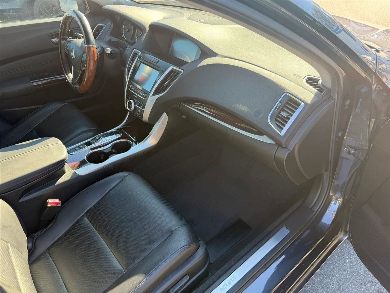 Used 2016 Acura TLX w/ Technology Package FWD image 34