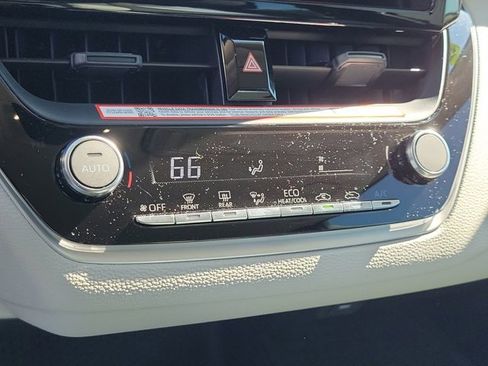 Used 2025 Toyota Corolla LE image 28