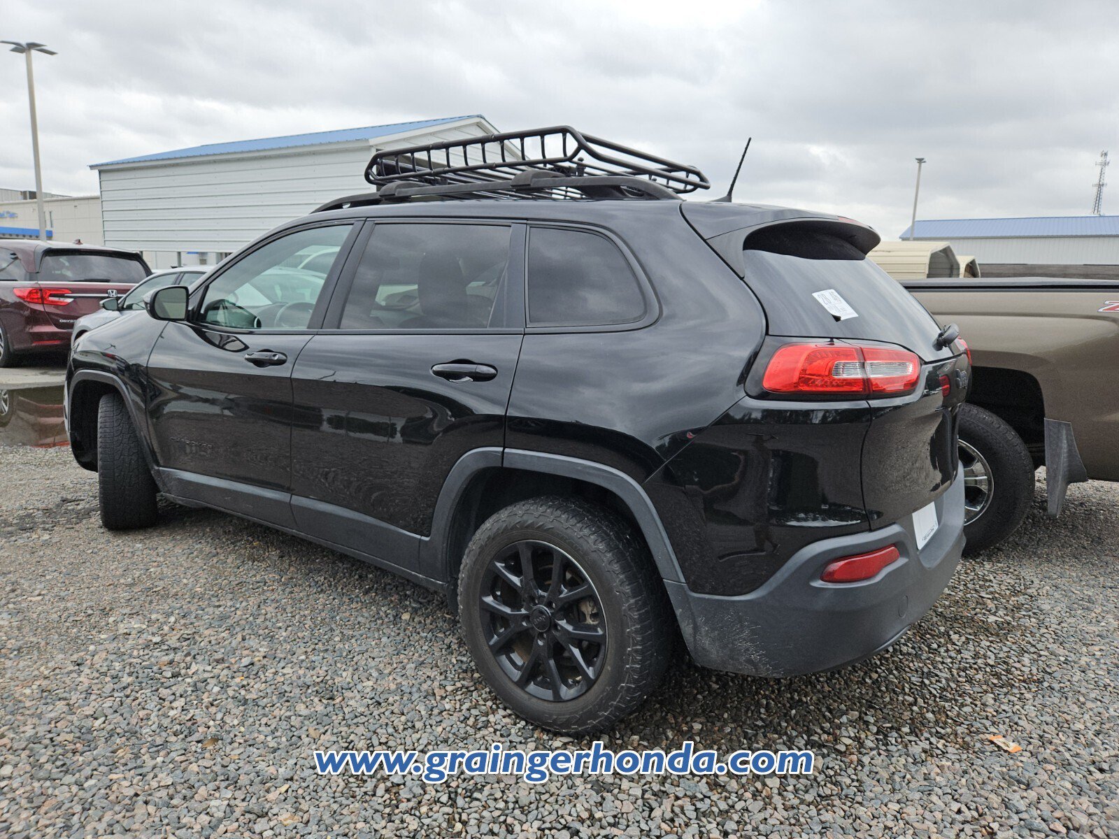 Used 2018 Jeep Cherokee Latitude Plus w/ Comfort/Convenience Group FWD image 10