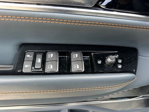 Used 2023 Jeep Grand Wagoneer Series III AWD/4WD image 17