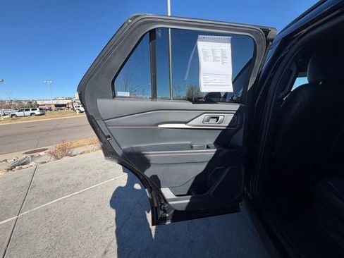 Used 2025 Ford Explorer ST-Line w/ ST-Line Street Pack image 21