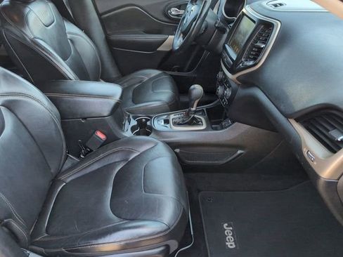 Used 2018 Jeep Cherokee Limited image 26