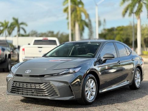 Used 2025 Toyota Camry LE image 1