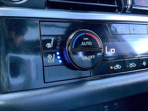 Used 2022 Nissan Pathfinder Platinum w/ Cargo Package AWD/4WD image 36