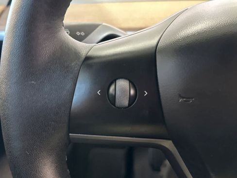 Used 2024 Tesla Model Y Long Range AWD/4WD image 30