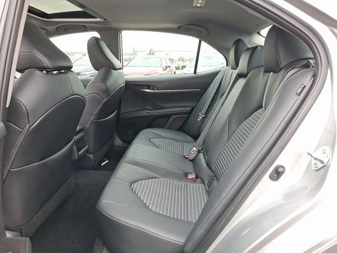 Used 2023 Toyota Camry SE image 11