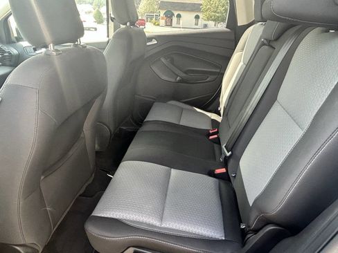 Used 2019 Ford Escape SE image 17
