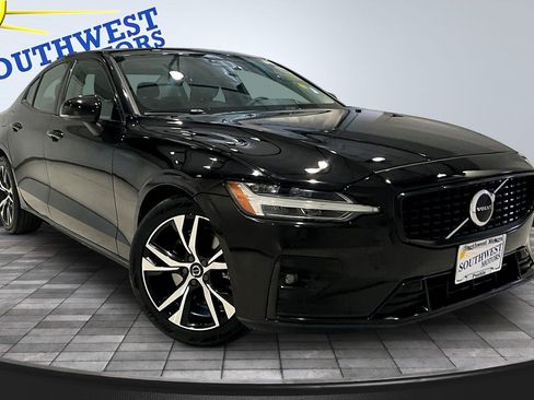 Used 2024 Volvo S60 B5 Core FWD image 3