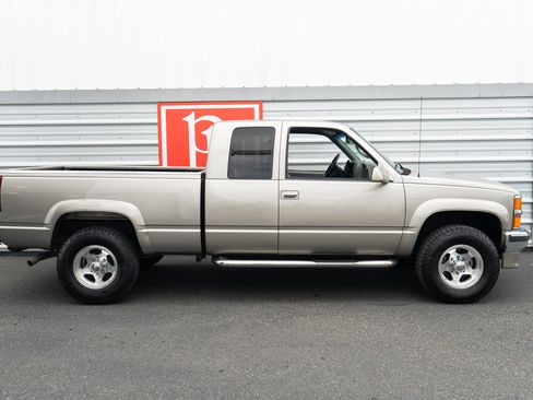 Used 1998 Chevrolet Silverado 2500 4x4 Extended Cab w/ Preferred Equipment Group 2 image 42