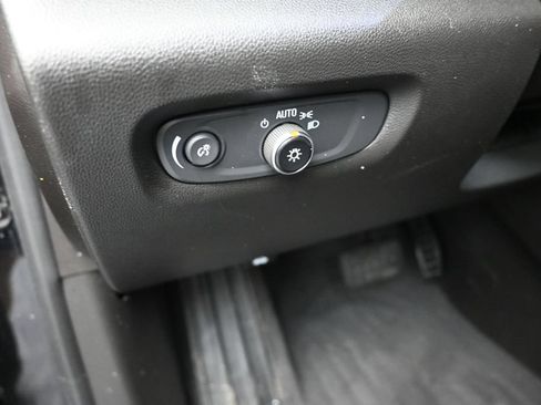 Used 2021 Chevrolet Traverse LS FWD image 13