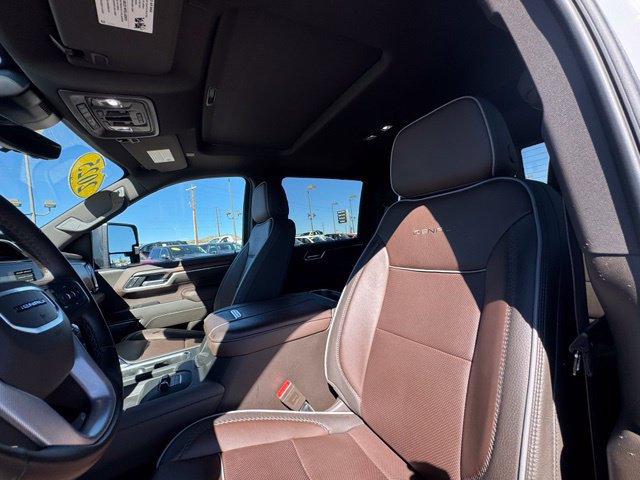 Used 2025 GMC Sierra 3500 Denali w/ Denali Reserve Package AWD/4WD image 17