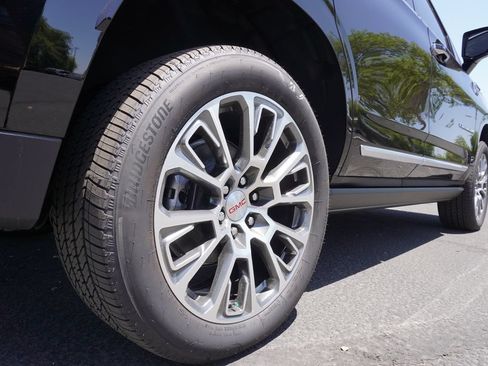 New 2026 GMC Yukon Denali w/ Denali Reserve Package AWD/4WD image 7