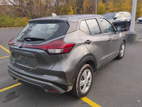 Used 2022 Nissan Kicks S image 6