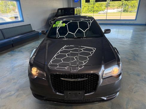 Used 2019 Chrysler 300 S AWD/4WD image 6