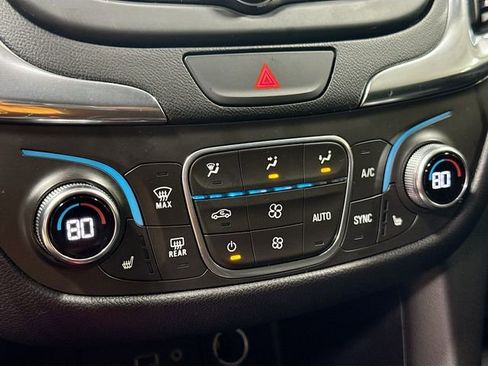 Used 2019 Chevrolet Equinox LT w/ Driver Convenience Package image 17