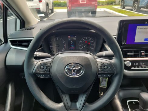 Used 2025 Toyota Corolla LE FWD image 23