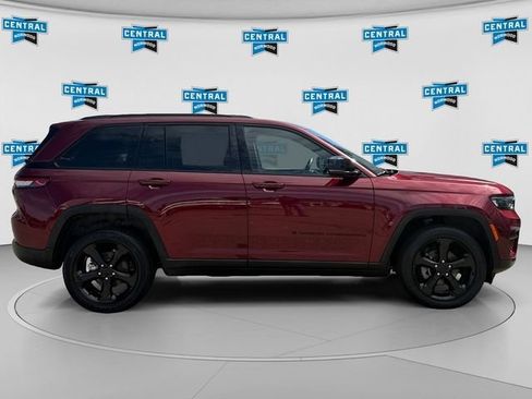 Used 2023 Jeep Grand Cherokee Altitude AWD/4WD image 7