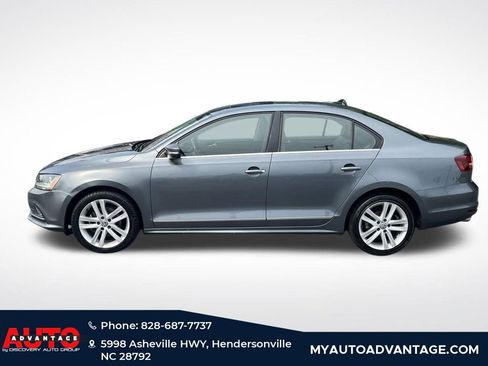 Used 2017 Volkswagen Jetta SEL image 2