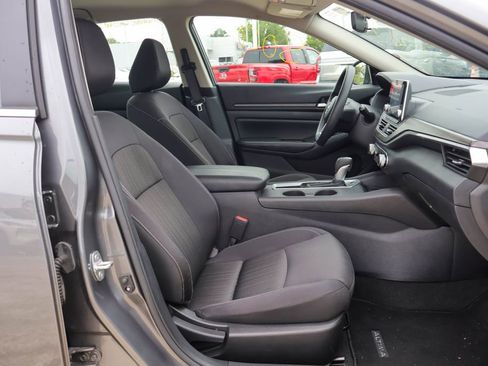 Used 2025 Nissan Altima 2.5 SV FWD image 8