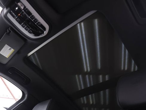 Used 2025 Porsche Macan image 24