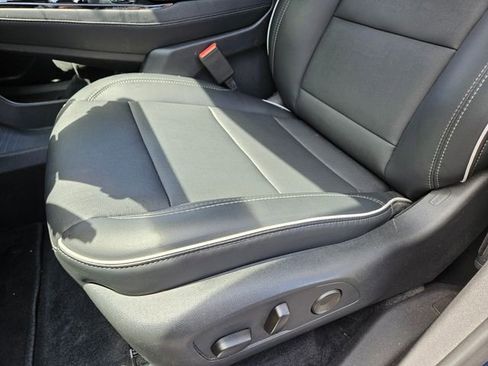 Used 2025 Buick Enclave Preferred FWD image 8