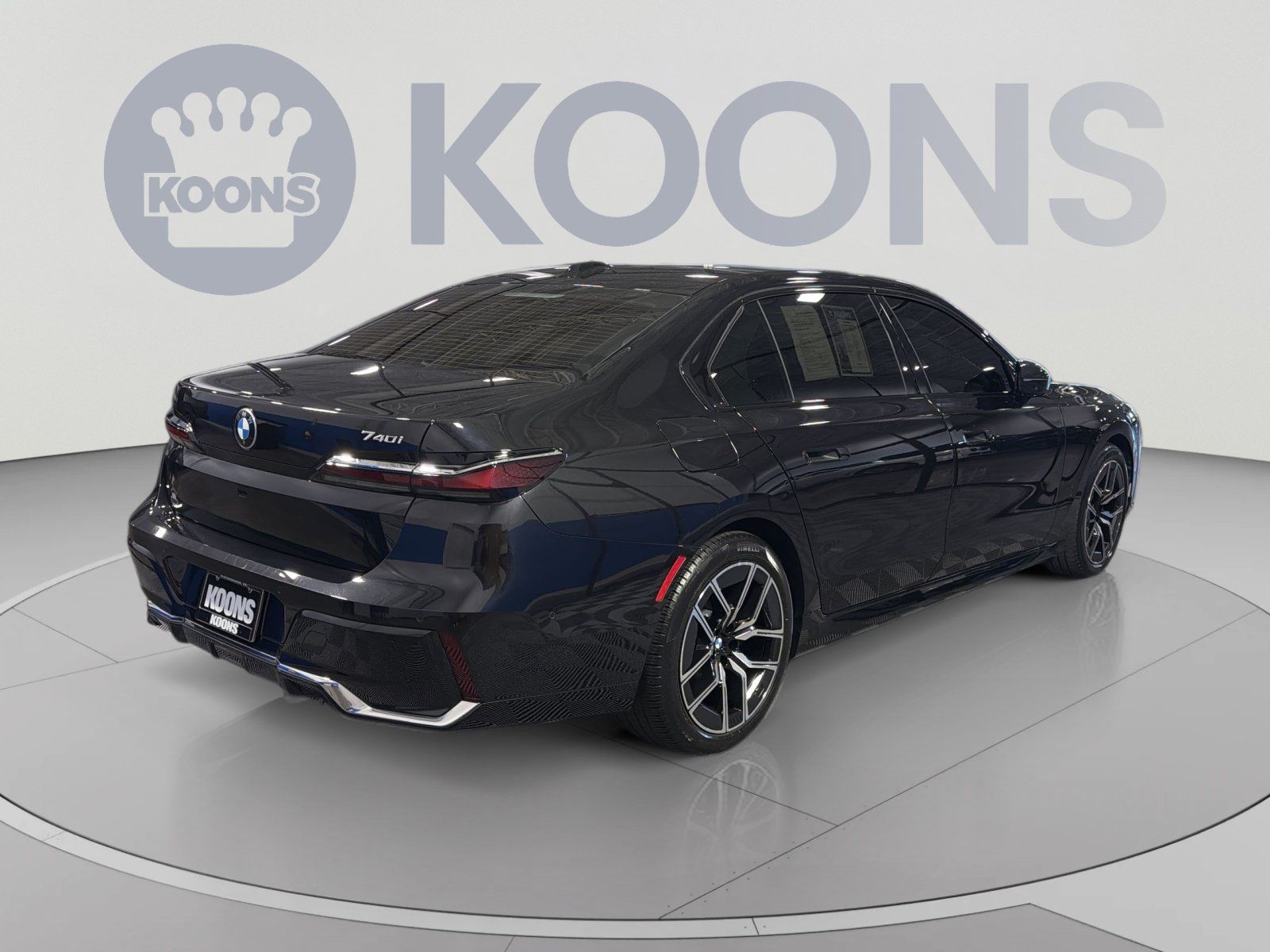 Used 2023 BMW 740i w/ Parking Assistance Package RWD image 7