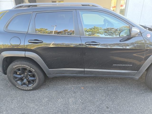 Used 2016 Jeep Cherokee Trailhawk w/ Comfort/Convenience Group AWD/4WD image 6