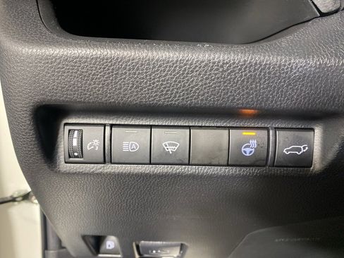 Used 2022 Toyota RAV4 SE image 27