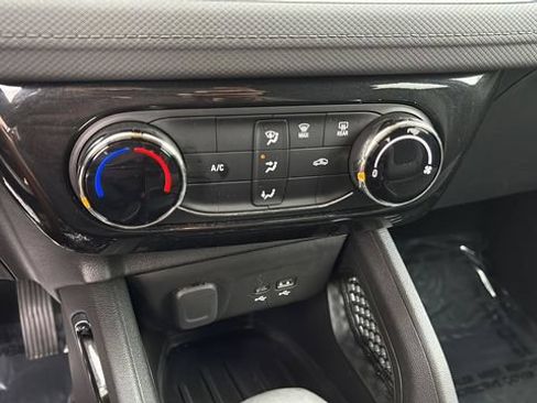Used 2025 Chevrolet TrailBlazer LT AWD/4WD image 29