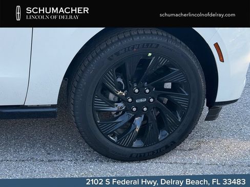 New 2026 Lincoln Navigator Reserve w/ Jet Appearance Package AWD/4WD image 9