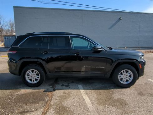 Used 2023 Jeep Grand Cherokee Laredo w/ Luxury Tech Group I image 15
